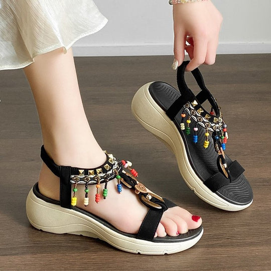 Damen trendige Sandalen mit bunten Perlenakzenten EB