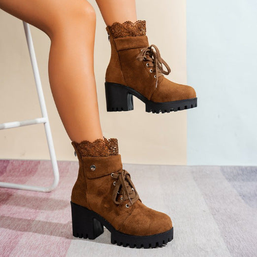 Damen nan Schnürstiefelette mit grober Profilsohle, mittelhohem Blockabsatz und Spitzenkragen EB