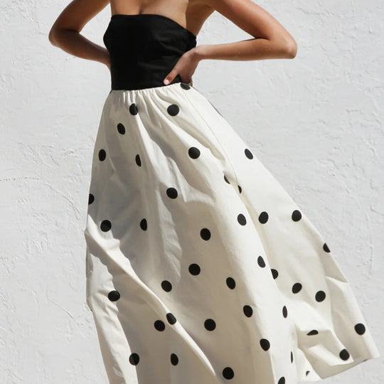 Damen Maxikleid mit trägerlosem Oberteil und verspieltem Punkten-Muster EB