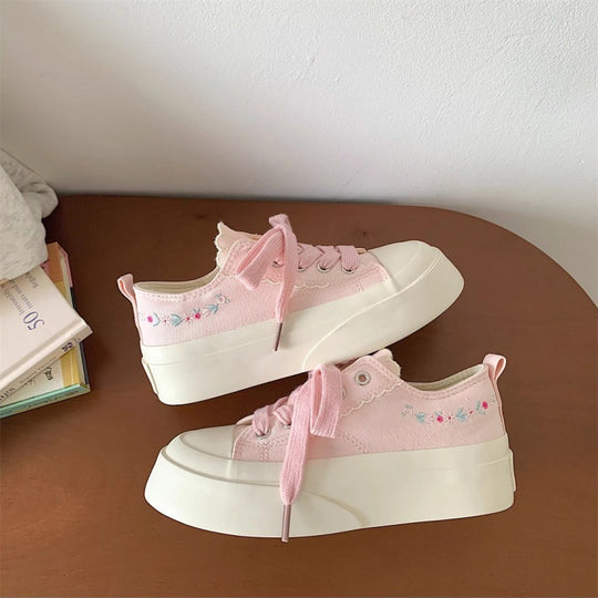 Damen Plateau-Sneaker mit floralen Applikationen und strapazierfähigem Obermaterial EB
