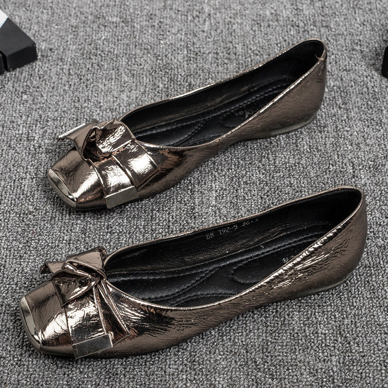 Damen Ballerinas mit elegantem Schleifenakzent und glänzender Lackoberfläche EB