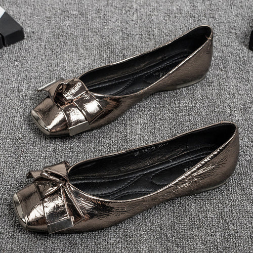 Damen Ballerinas mit elegantem Schleifenakzent und glänzender Lackoberfläche EB