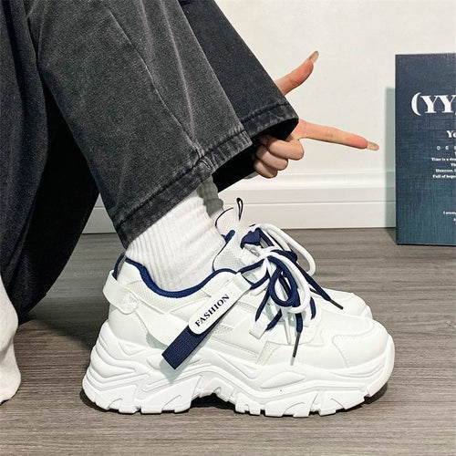 Damen Chunky Sneaker mit rutschfester Sohle und modischen Details EB