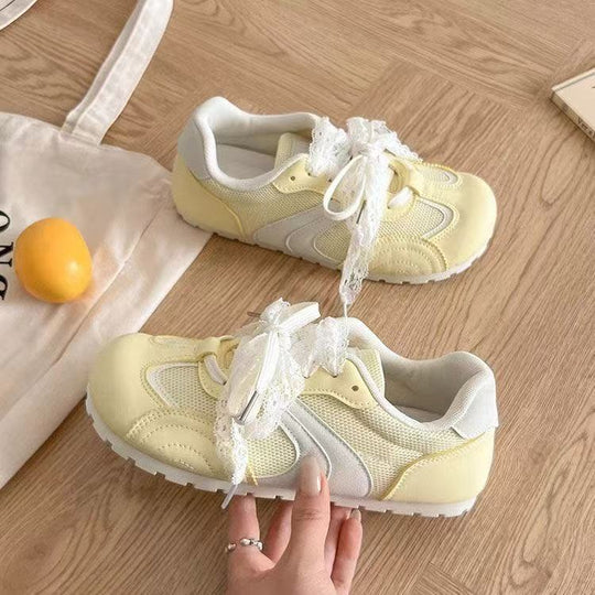 Damen Sneaker mit eleganten Spitzenakzenten und komfortabler Dämpfung EB