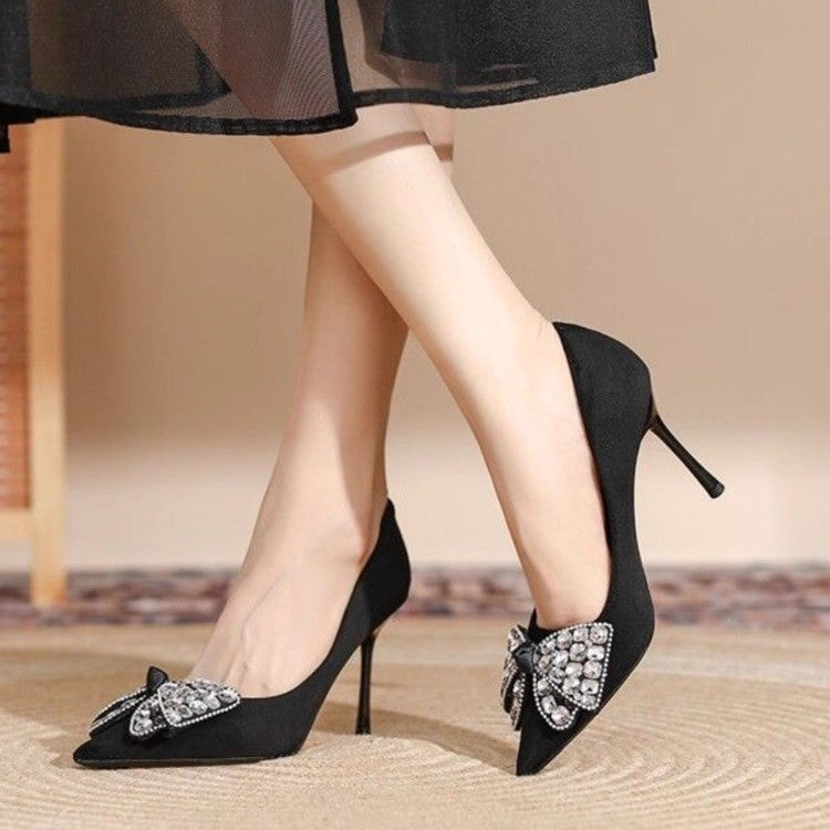 Damen Elegante High Heels mit glitzerndem Schleifen-Detail und spitzem Zehenbereich EB