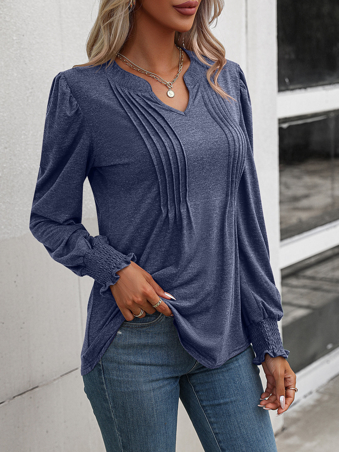 Damen nan Langarmshirt mit V-Ausschnitt, dekorativen Kellerfalten vorn und elastischen Smokbündchen EB