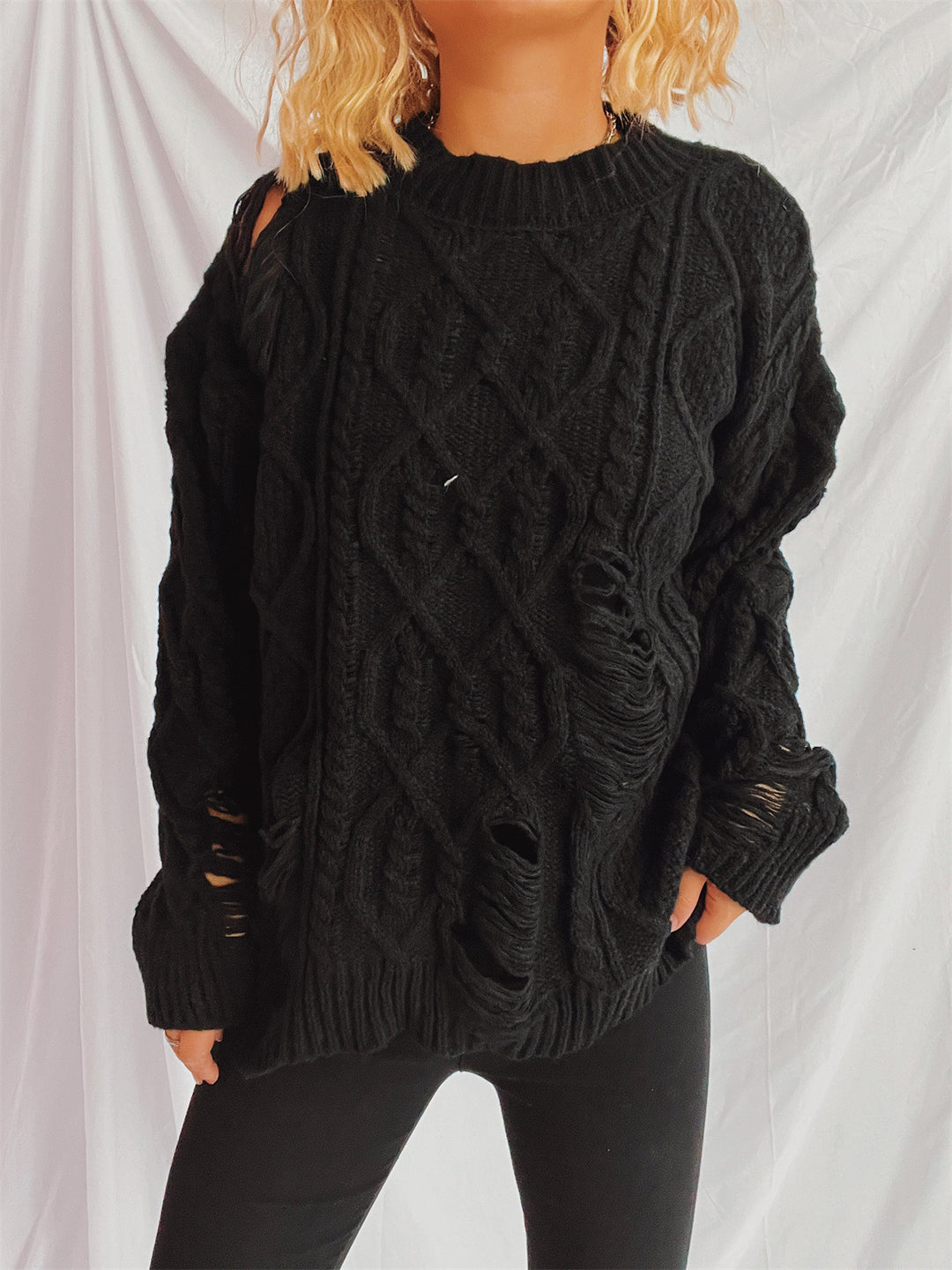 Damen Grobstrickpullover mit einzigartigem Zopfmuster und ausgefransten Details EB