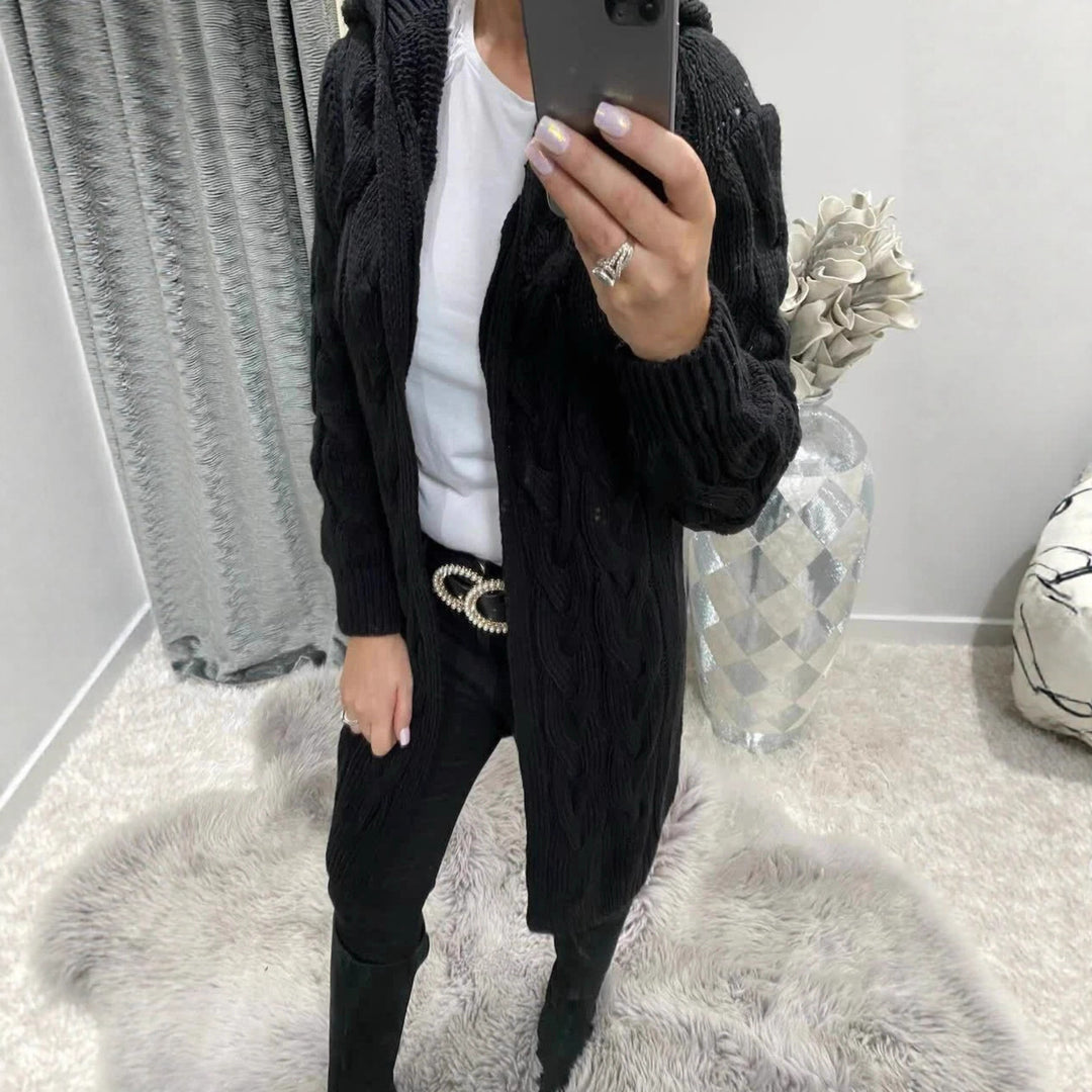 Damen Grobstrickjacke mit elegantem Zopfmuster und praktischer Kapuze EB