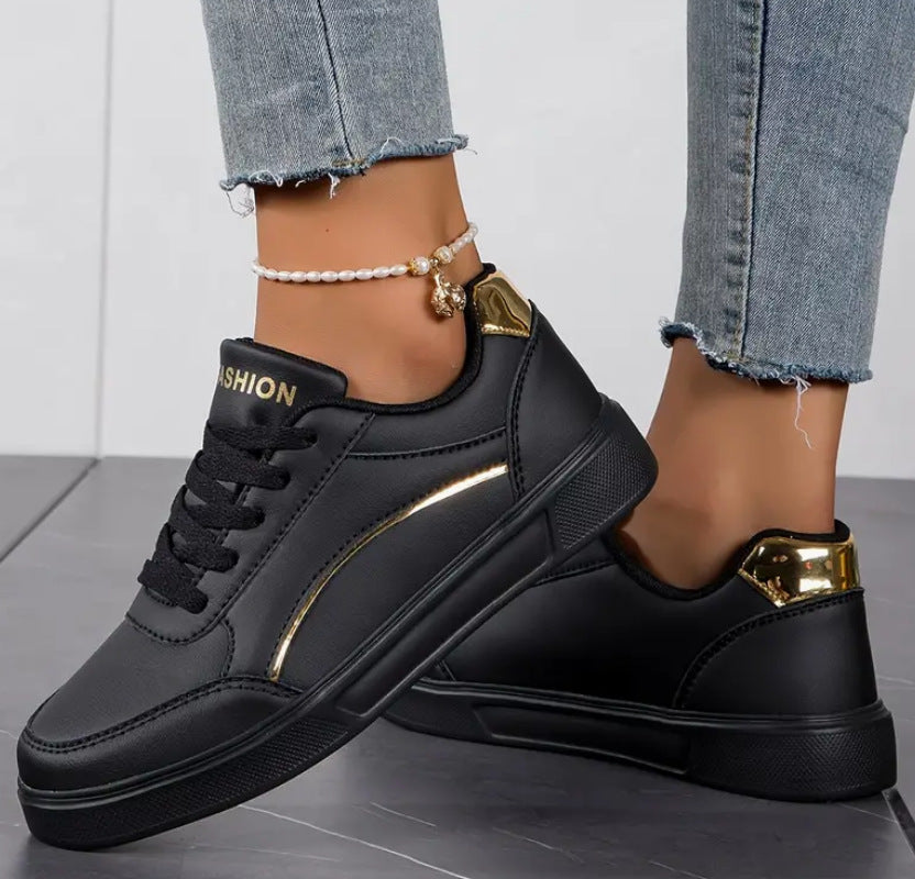 Damen nan niedrig geschnittener Kunstleder Sneaker mit holografischem Fersenbesatz EB