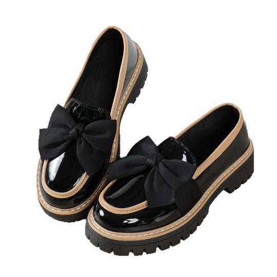 Damen nan Lack-Loafer mit großer Stoffschleife, kontrastierter Rahmennaht und robuster Traktorsohle EB