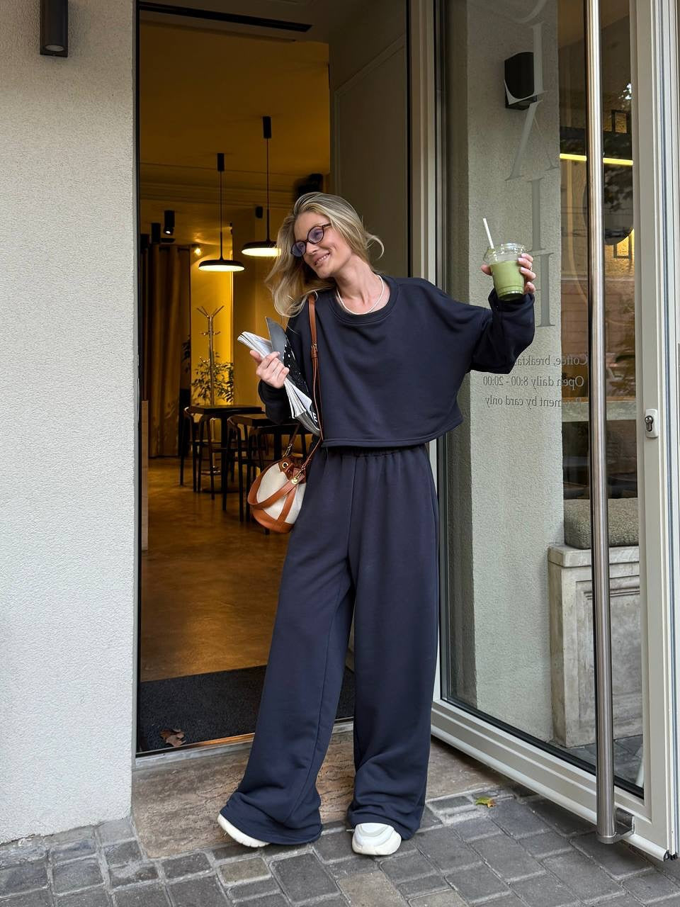 Damen Oversize-Lounge-Set mit kurzem Sweatshirt und weiter Jogginghose EB