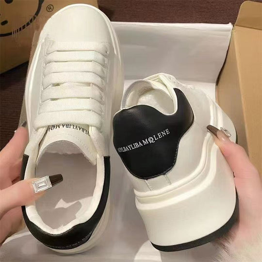 Damen Plateau-Sneaker mit stilisierter Silhouette und gepolsterter Sohle EB