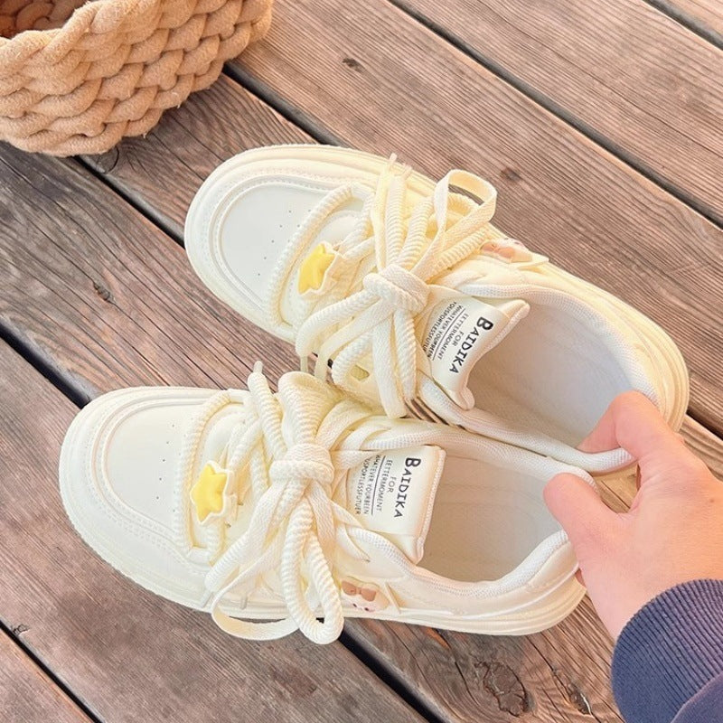 Damen Sportliche Sneaker mit dekorativen Tierapplikationen und dämpfender Sohle EB