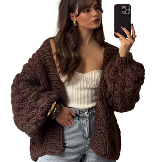 Damen Grobstrickjacke mit oversized Schnitt und eleganten Flechtmustern EB