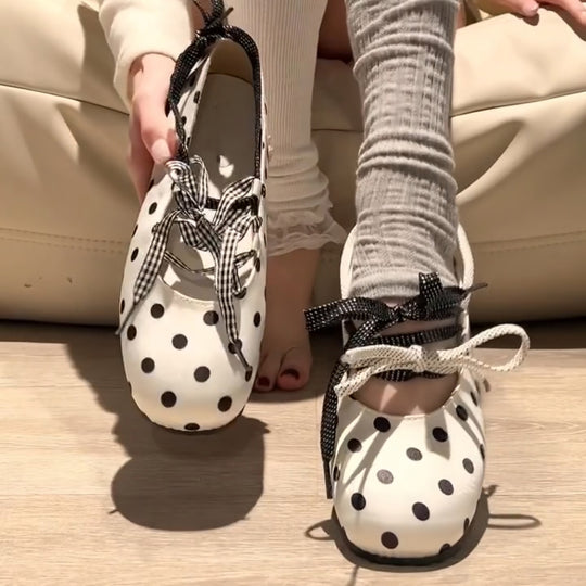 Damen Freizeit-Ballerinas mit modischem Punkte-Design und verstellbaren Schleifen EB