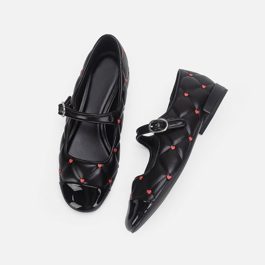 Damen Elegante Ballerinas mit verstellbarem Riemen und geschmackvollem Lackdetail EB