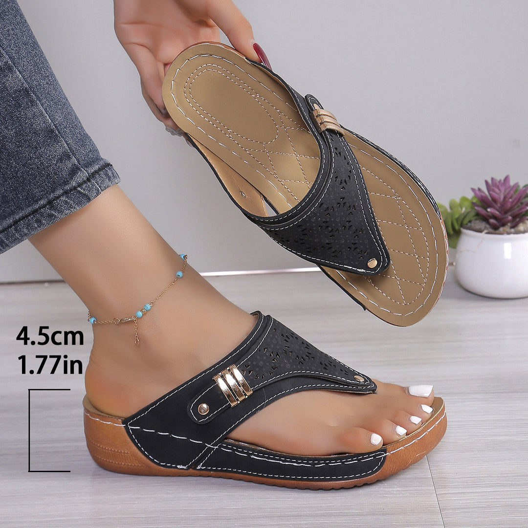 Damen Flip-Flops mit modisch perforiertem Obermaterial und bequemer Fußbettgestaltung EB