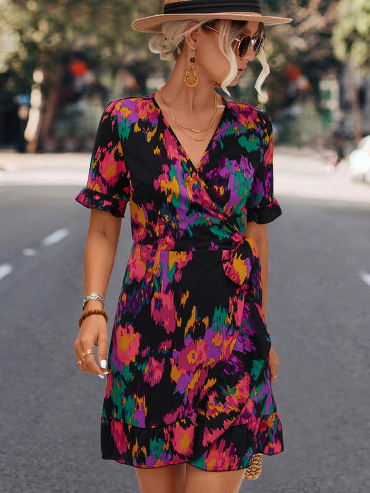 Damen Wickelkleid mit floralen Akzenten und elegantem Taillengurt EB