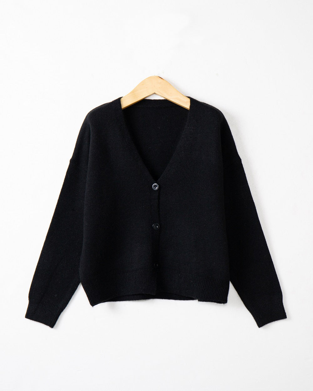 Damen Strickjacke mit V-Ausschnitt und Knopfdetails EB