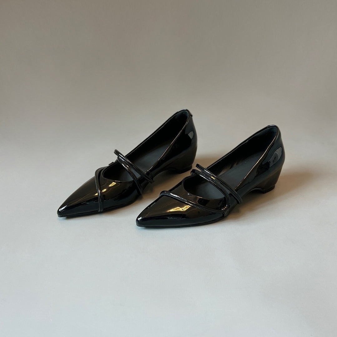 Damen elegante Ballerinas mit raffiniertem Riemchen und glänzender Lack-Oberfläche EB