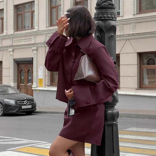 Damen Modische Kurzjacke mit schmalem Schnitt und eleganten Knopfdetails EB