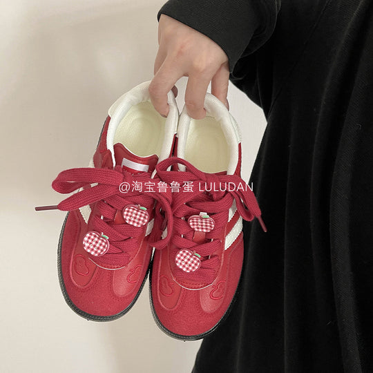 Damen Verspielte Sneakers mit kreativem Design und bunten Applikationen EB