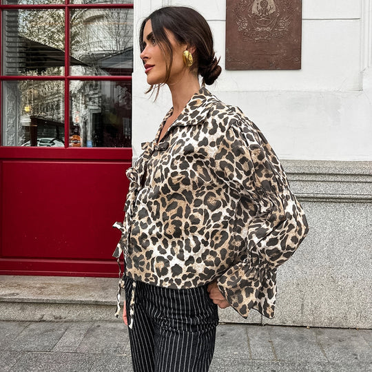 Damen Modische Bluse mit Leopardenmuster und Rüschenärmeln EB
