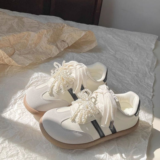 Damen Sneakers mit stilvollen Perlen-Schnürsenkeln EB