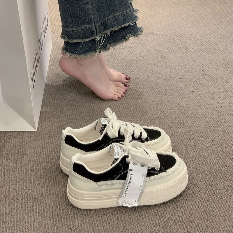 Damen Plateausneaker mit modischen Designelementen und komfortabler Dämpfung EB