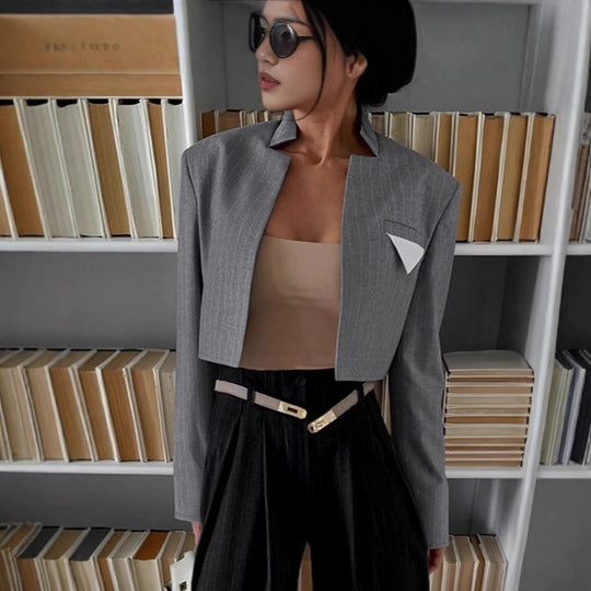 Damen Modische Cropped Blazerjacke mit innovativem Schnitt EB
