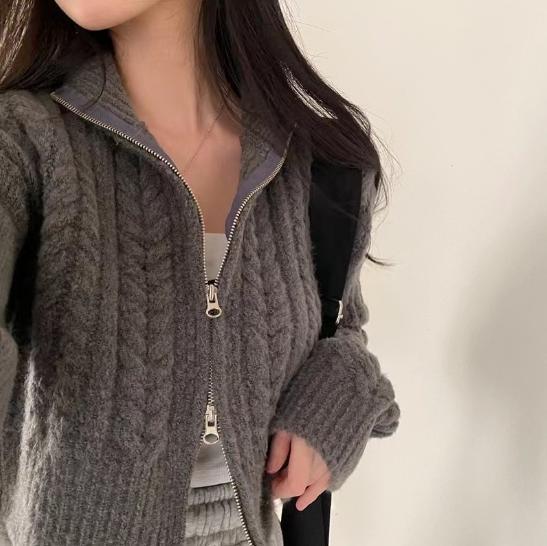 Damen modische Strickjacke mit strukturiertem Zopfmuster und kurzem Schnitt EB