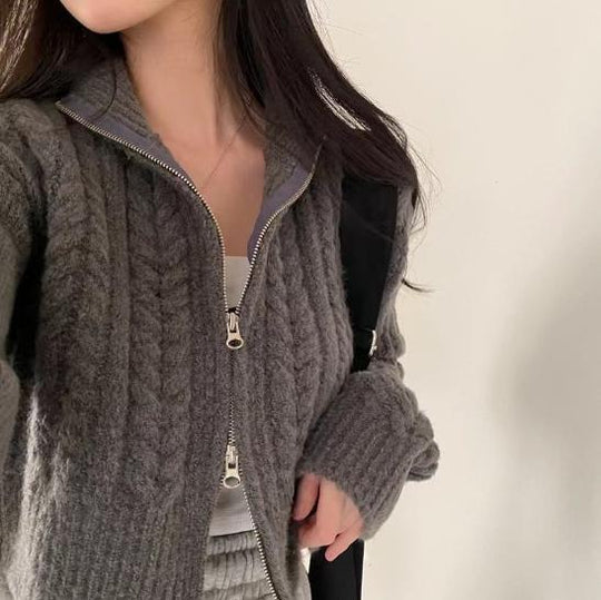 Damen modische Strickjacke mit strukturiertem Zopfmuster und kurzem Schnitt EB