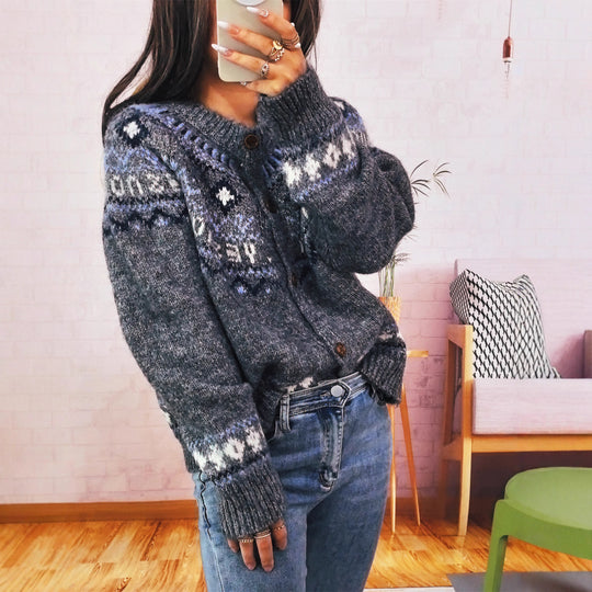 Damen Strickjacke mit buntem nordischen Muster und hochwertigen Holzknöpfen EB