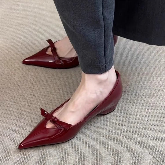 Damen spitze Pumps mit elegantem Schleifendetail und glänzender Oberfläche EB