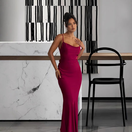 Damen Elegantes Maxikleid mit schmalem Schnitt und verführerischem Rücken EB