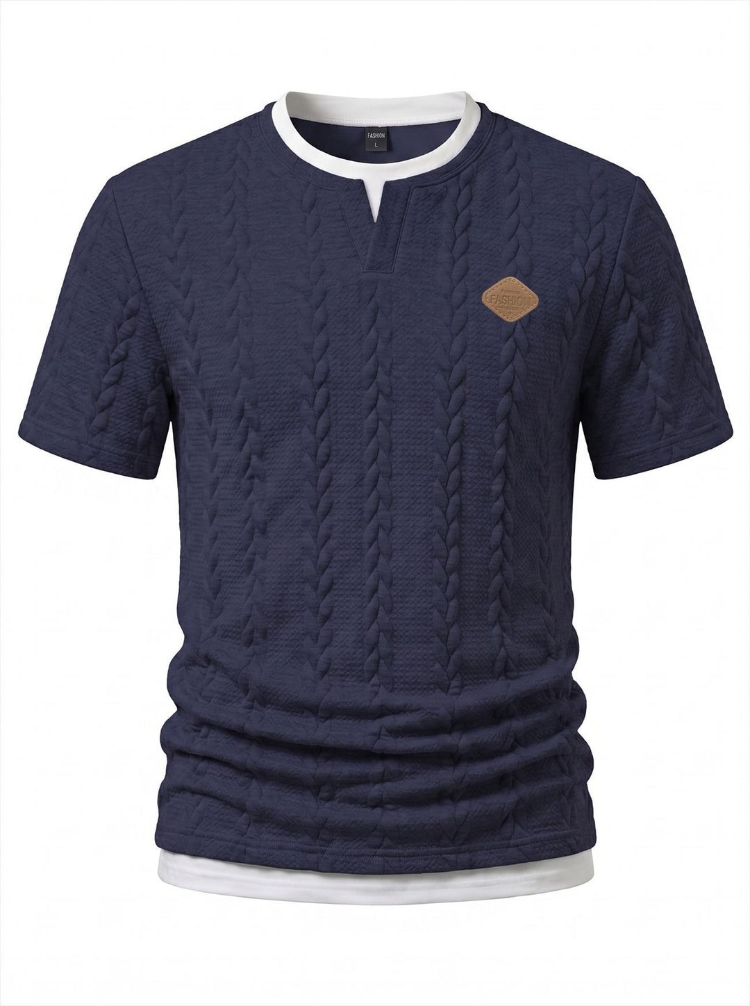 Herren nan texturiertes Kurzarmshirt mit geprägter Zopfstruktur, V‑Einsatz am Rundhals und Lagenlook EB