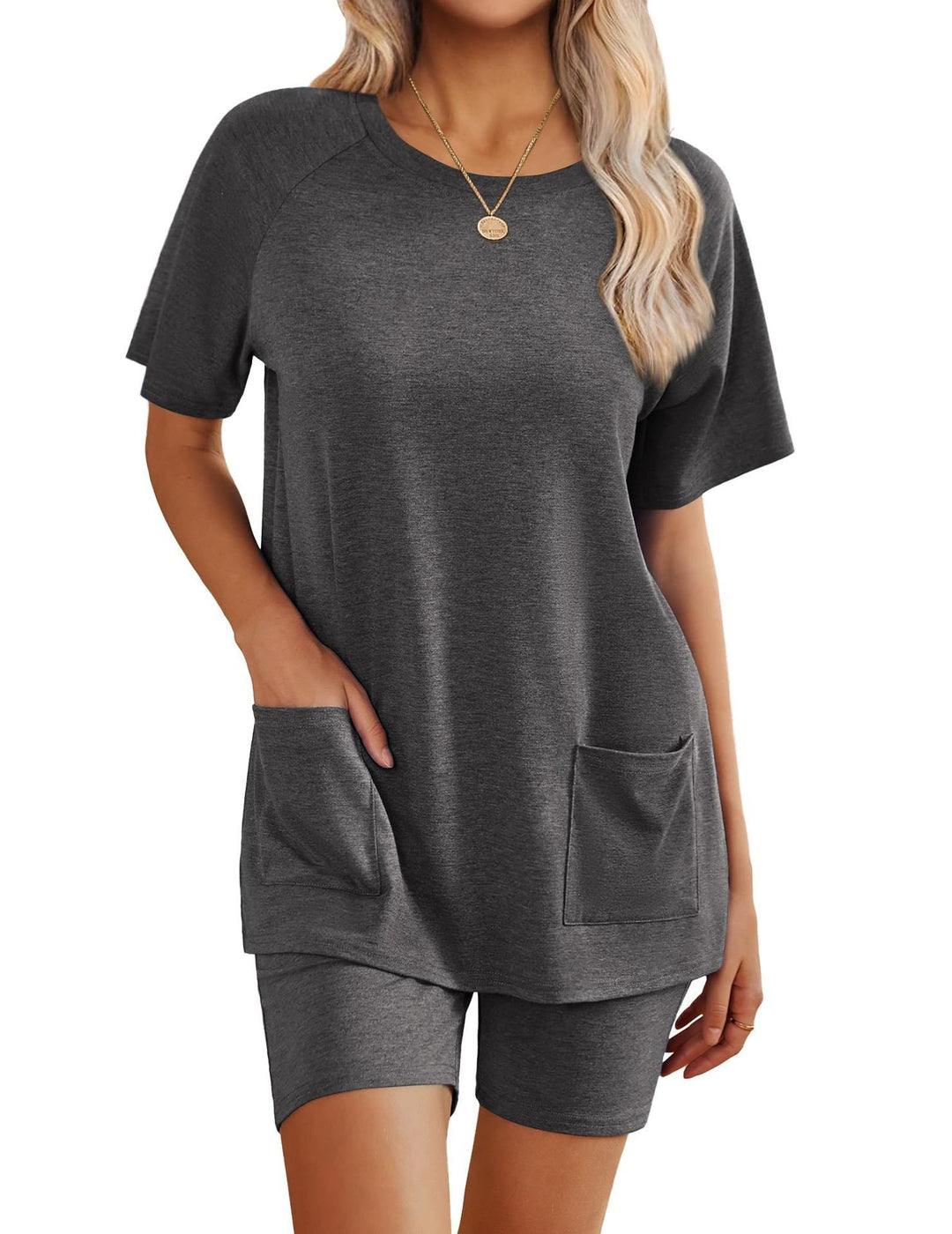 Damen Loungewear-Set mit angenehm weitem Schnitt und praktischen Taschen EB