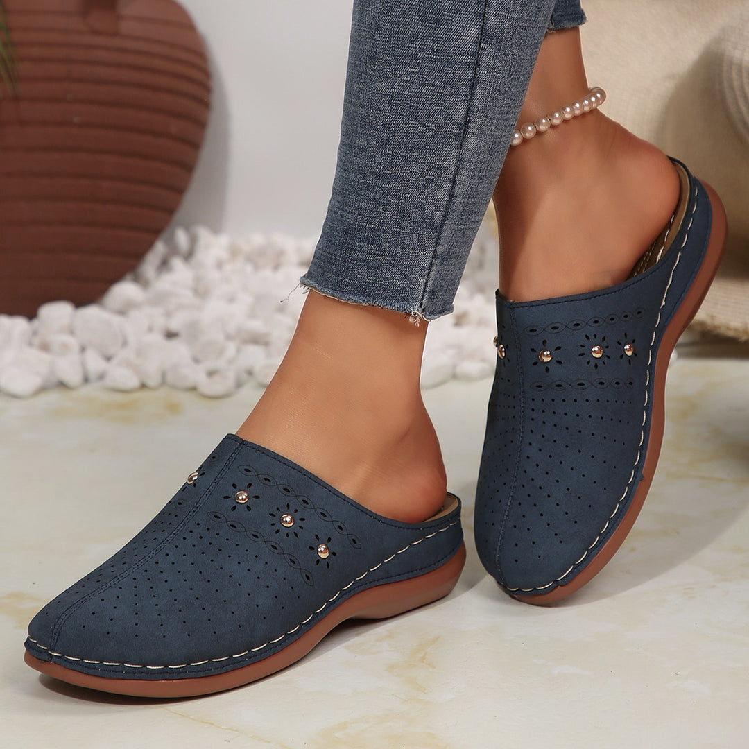 Damen  gepolsterte Mule-Pantoletten mit feiner Laserperforation, dekorativen Nieten und ergonomischer Memory-Innensohle EB
