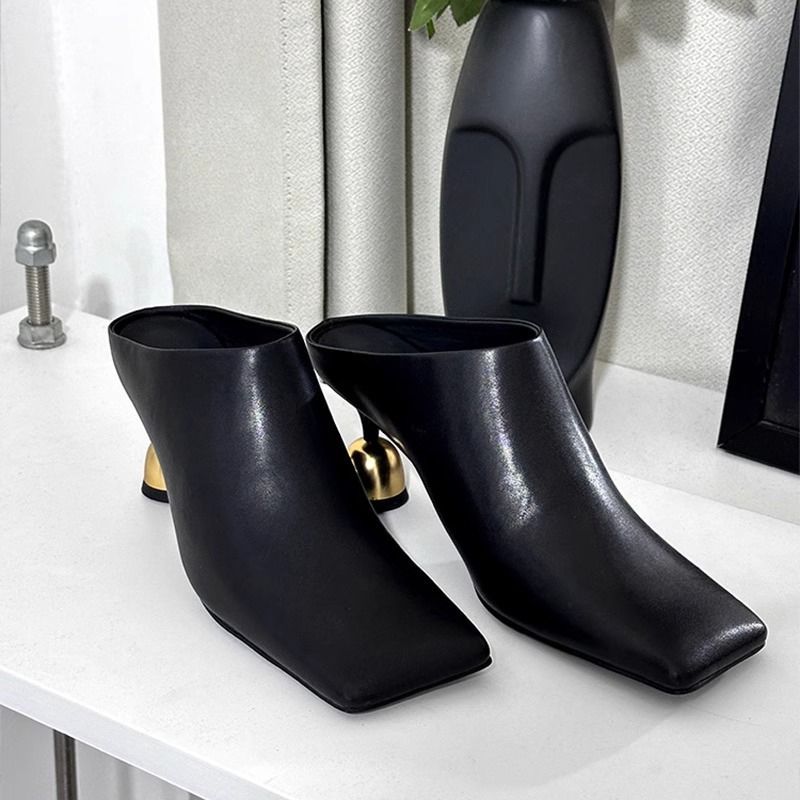 Damen elegante Mules mit goldenen Absatzakzenten EB