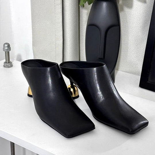 Damen elegante Mules mit goldenen Absatzakzenten EB