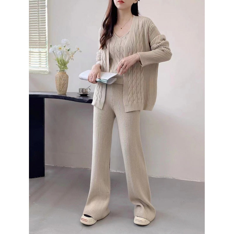 Damen Feinstrick-Ensemble mit originellem Zopfmuster und weiten Hosen EB