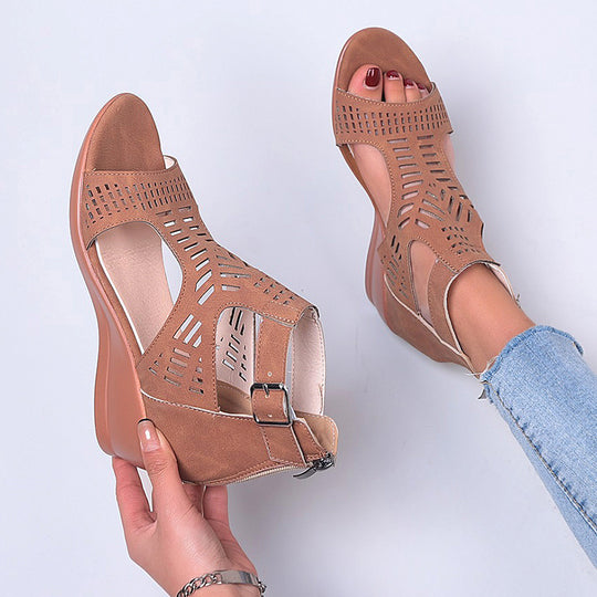 Damen Wedge-Sandalen mit innovativem Cut-Out Design EB