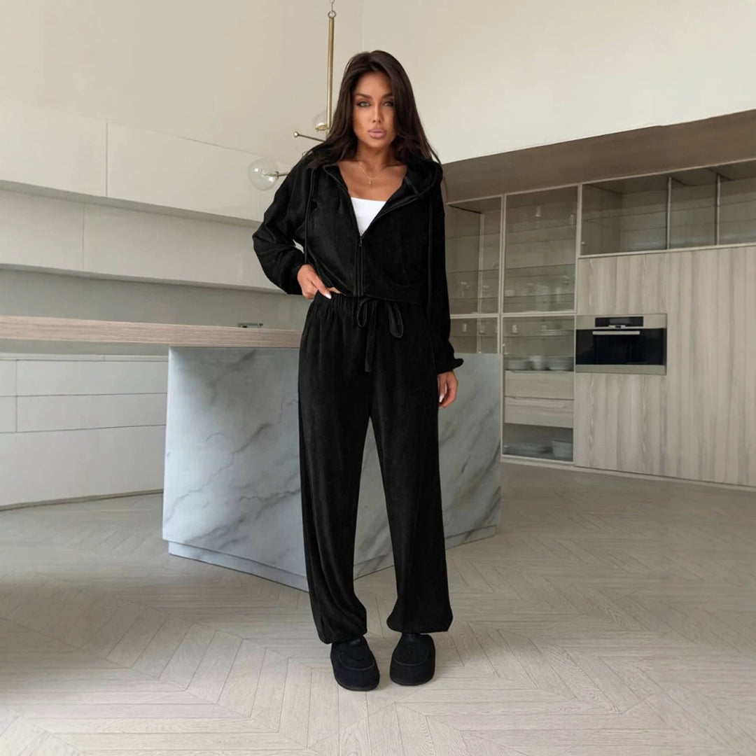 Damen weiches Velours Lounge-Set mit Kapuzenjacke, Reißverschluss und weiten Komforthosen Eichborn Berlin