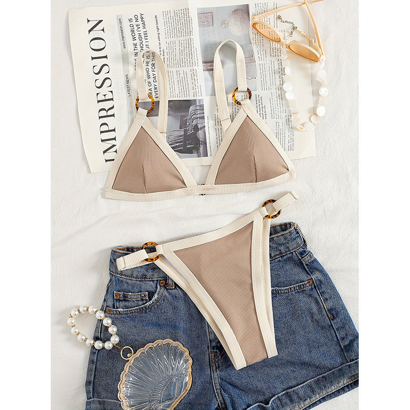 Damen Triangel-Bikini mit eleganten Ringdetails und verstellbaren Trägern EB