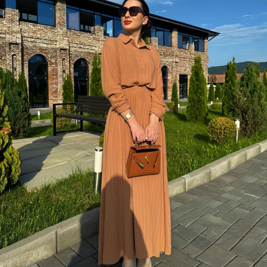 Damen Maxikleid mit tailliertem Schnitt und langem Arm EB