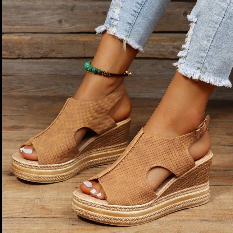 Damen Wedge-Sandalen mit offener Ferse und geschmackvollem Riemendesign EB