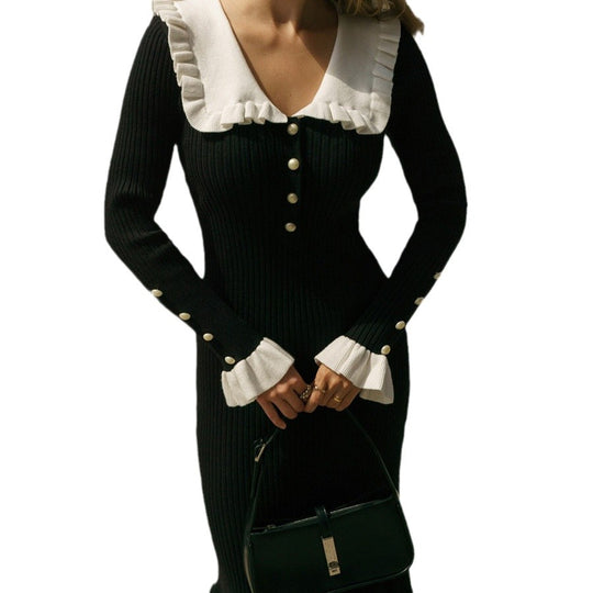 Damen Raffiniertes Strickkleid mit Rüschendetails und Perlknopfverzierung EB