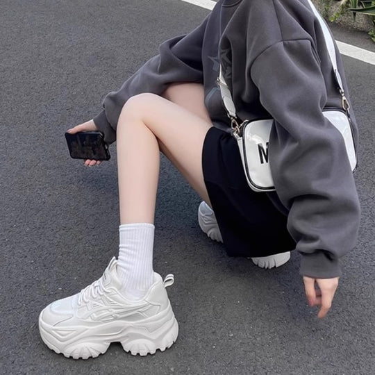 Damen Sportliche Sneakers mit dämpfender Laufsohle und atmungsaktivem Obermaterial EB