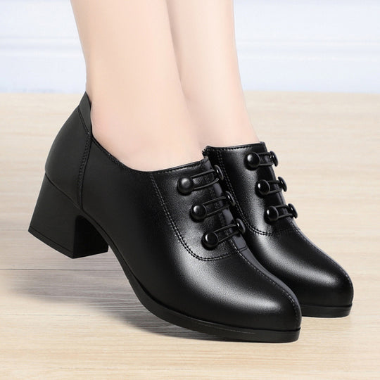Damen elegante Slipper mit modischem Knopfdetail und komfortablem Blockabsatz EB