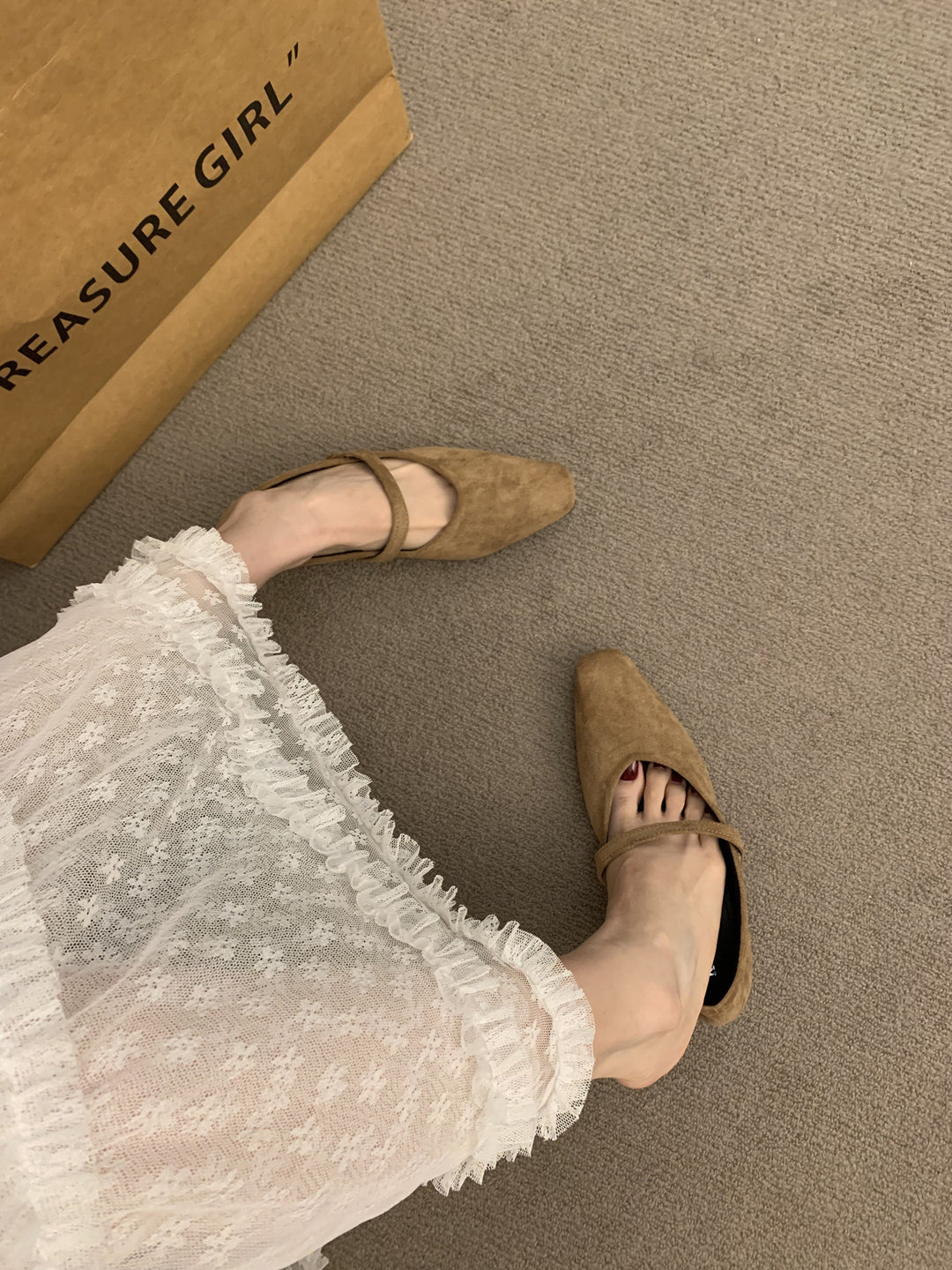 Damen elegante Slipper mit modischem Riemchen und hochwertiger Obermaterialstruktur EB
